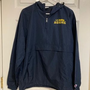 UC Davis Champion Windbreaker M